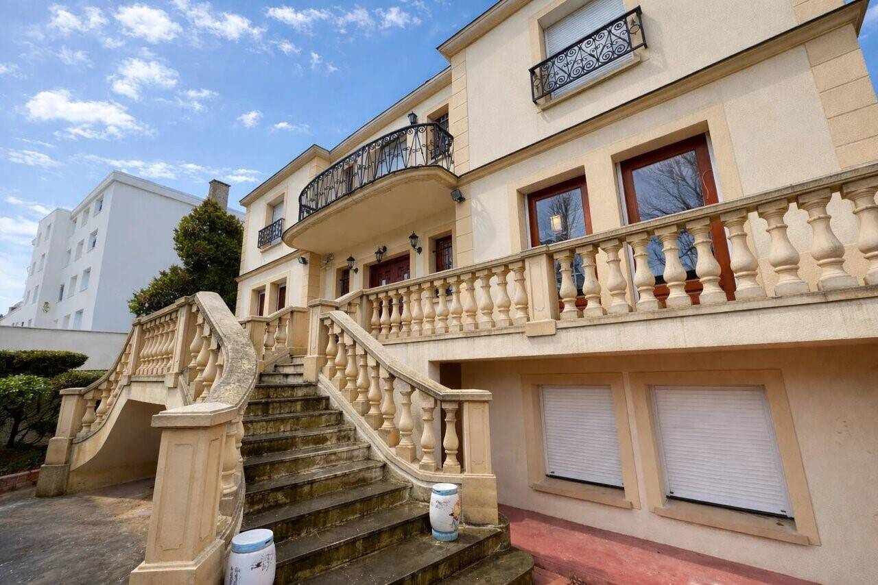 Maison à vendre, 358m², SAINT MAUR DES FOSSES