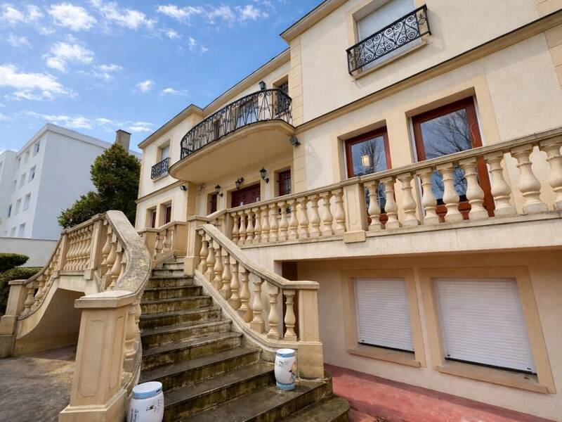 Maison à vendre, 358m², SAINT MAUR DES FOSSES