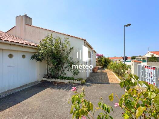 Maison de plain-pied à vendre 171 800 € 5 pièces 3 chambres 86,96 m² 561 m² de terrain Nord Est Luçon 85400