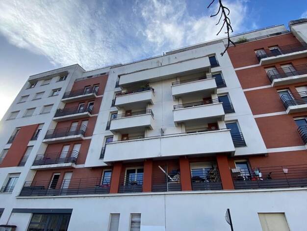 Appartement à louer 1 370 € 3 pièces 2 chambres 69 m² 4ème étage République-Gare-Porte de Paris Saint-Denis 93200