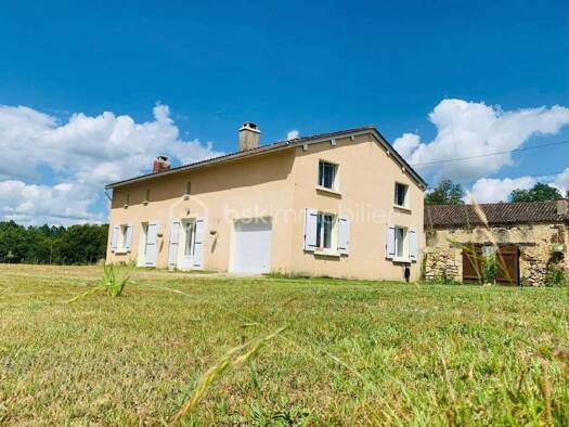 Maison à vendre 199 000 € 6 pièces 4 chambres 159 m² 1 495 m² de terrain Le Fouilloux 17270