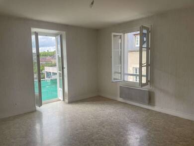 Appartement à louer 520 € 3 pièces 2 chambres 76 m² Dernier étage, Étage 1/1 Pouilly sur Loire 58150