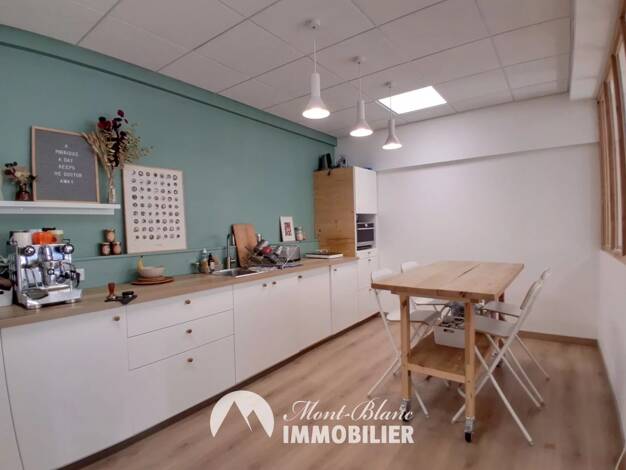 Épicerie / Alimentation Générale à vendre 395 000 € 198,2 m² de surface de vente Peripherie Sud Sallanches 74700