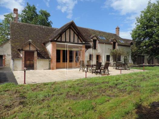 Maison à vendre 367 500 € 7 pièces 4 chambres 200 m² 24 790 m² de terrain Pruniers-en-Sologne 41200