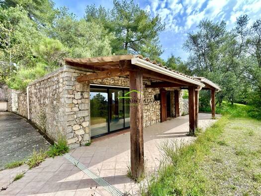Maison à vendre 610 000 € 2 pièces 2 chambres 132,2 m² 11 390 m² de terrain Le Tignet 06530