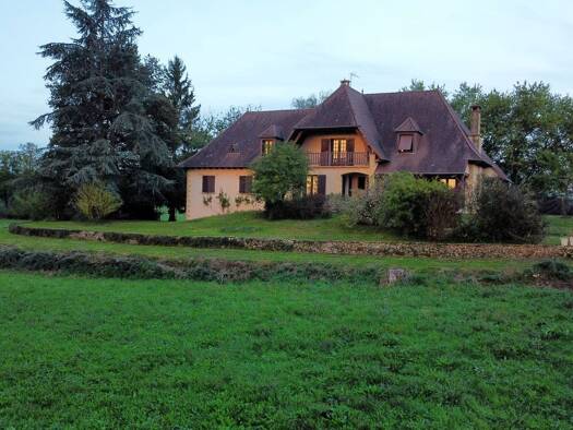 Maison à vendre 545 000 € 9 pièces 8 chambres 308 m² 3 778 m² de terrain Brive-la-Gaillarde 19100