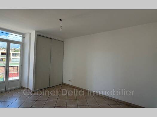 Appartement à louer 625 € 2 pièces 1 chambre 43 m² 2ème étage Centre Ouest Ollioules 83190