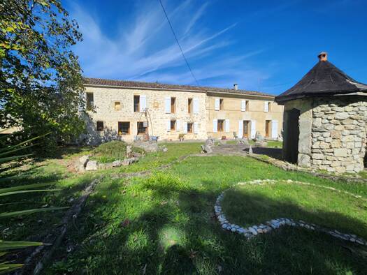 Maison en viager 106 000 € 5 pièces 2 chambres 196 m² 1 180 m² de terrain Teuillac 33710