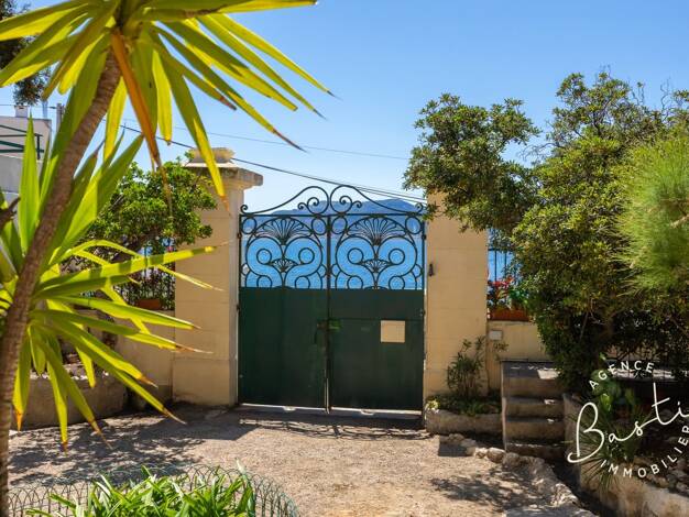 Villa à vendre 4 750 000 € 10 pièces 6 chambres 310 m² 1 001 m² de terrain Marseille 7ème 13007