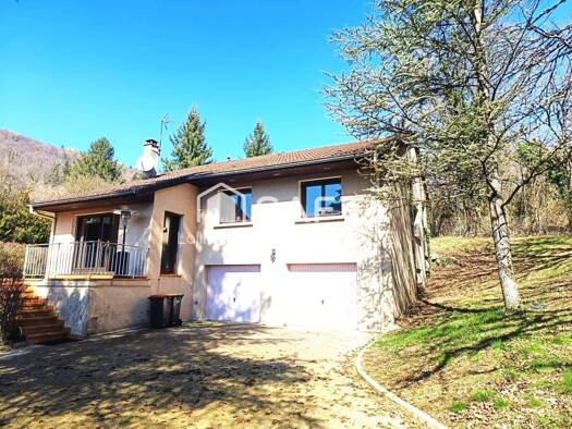 Maison à vendre 259 000 € 6 pièces 3 chambres 107 m² 2 072 m² de terrain Bellignat 01100