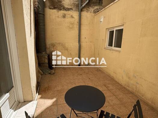 Appartement à louer 750 € 3 pièces 2 chambres 68 m² 1er étage Zone Pietonne Avignon 84000