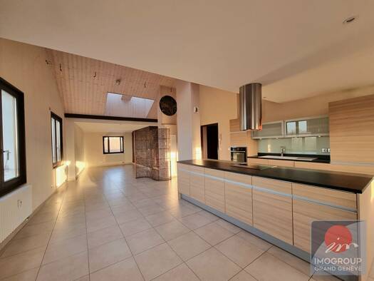 Appartement à louer 1 990 € 4 pièces 3 chambres 135 m² Étage 3/3 Cervens 74550