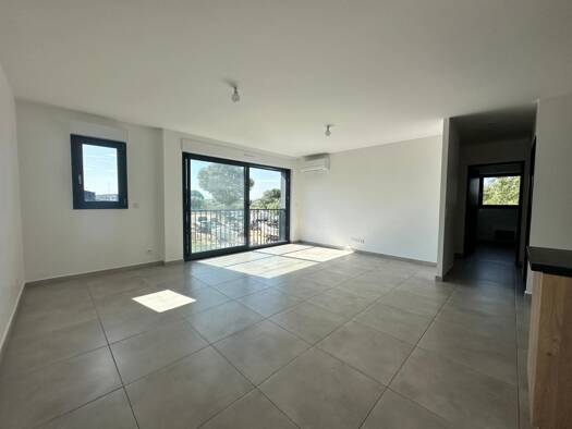 Appartement à louer 830 € 3 pièces 2 chambres 64,6 m² 1er étage Sainte-Marie-la-Mer 66470