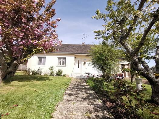 Maison de plain-pied à vendre 108 000 € 3 pièces 2 chambres 77,76 m² 701 m² de terrain Chapelle-Royale 28290