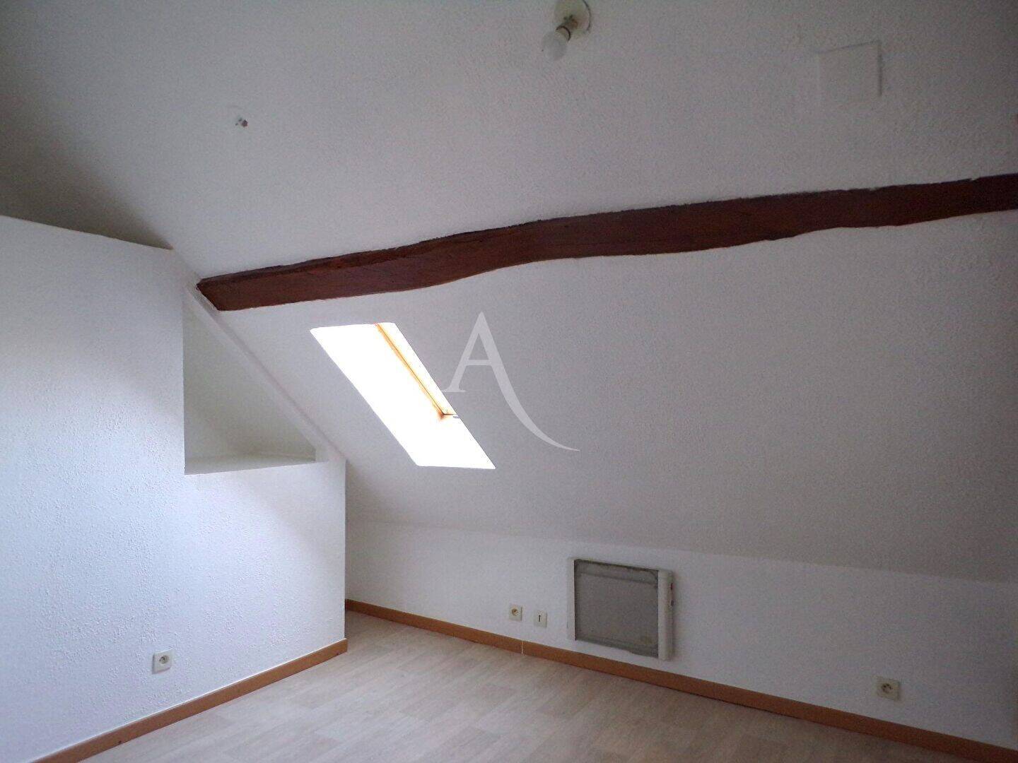 Maison à louer, 38m², SAINT JEAN LES DEUX JUMEAUX