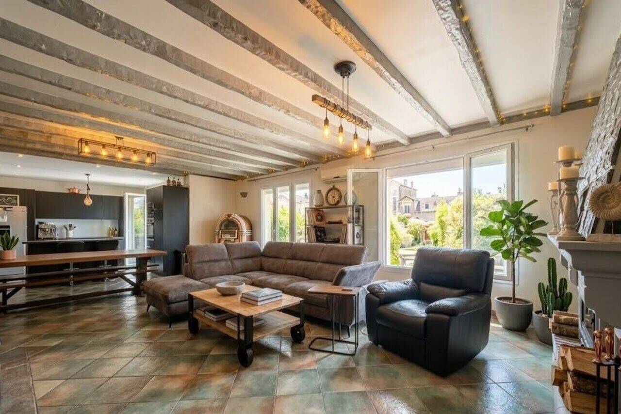 Maison à vendre, 300m², SAINT MAUR DES FOSSES