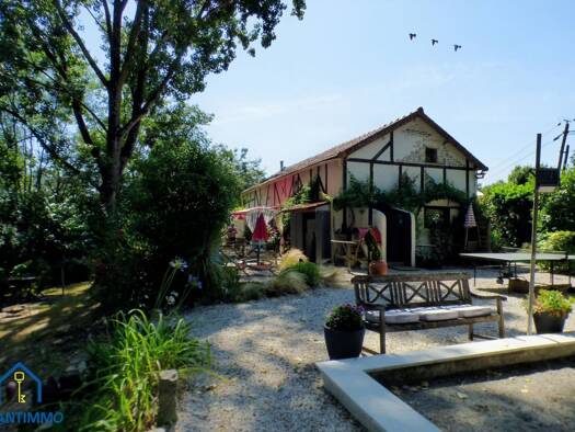 Maison à vendre 237 300 € 7 pièces 3 chambres 135 m² 3 461 m² de terrain Chantonnay 85110