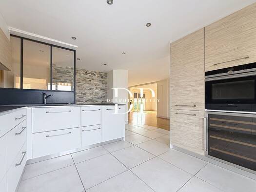 Appartement à vendre 460 000 € 4 pièces 3 chambres 129 m² Étage 7/7 Centre Annemasse 74100