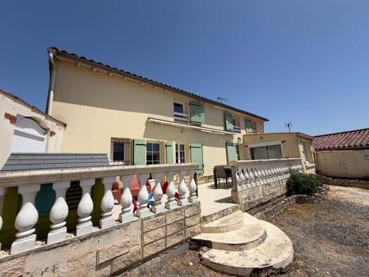 Maison à vendre 240 000 € 5 pièces 4 chambres 163 m² 860 m² de terrain Bessay 85320
