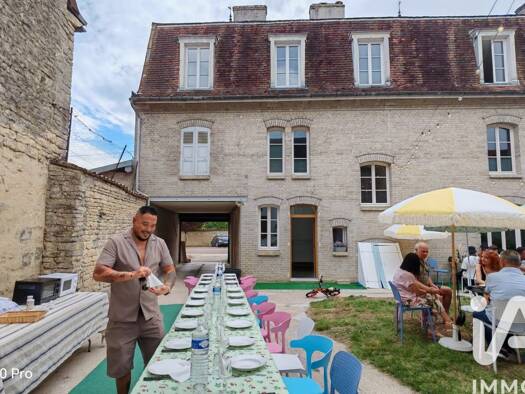Immeuble à vendre 335 000 € 307 m² Bossancourt 10140