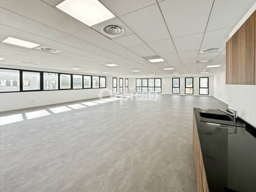 Espace bureau à louer 2 958 € 182 m² de bureaux divisible jusqu'à 182 m² Aubagne 13400