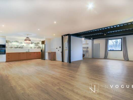 Local d'activités à louer 3 858 € 348 m² d'espace de stockage Méré 78490