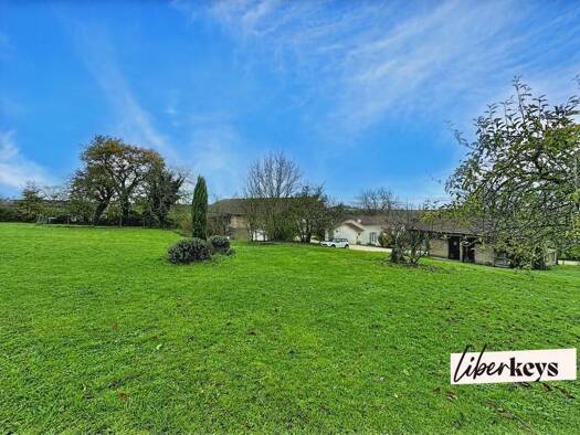 Maison à vendre 345 000 € 9 pièces 4 chambres 212 m² 7 180 m² de terrain Saint Privat en Périgord 24410