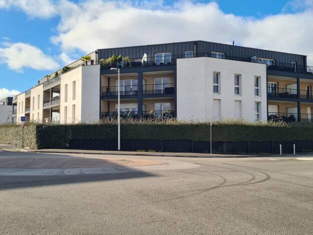 Appartement à vendre 199 900 € 3 pièces 2 chambres 62 m² RDC/4 Houssais Rezé 44400