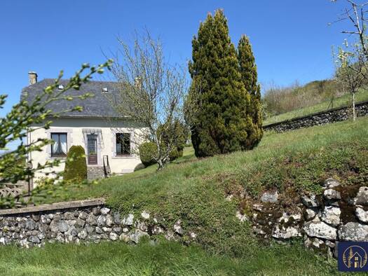 Maison à vendre 111 000 € 5 pièces 3 chambres 96 m² 980 m² de terrain Le Monteil 15240