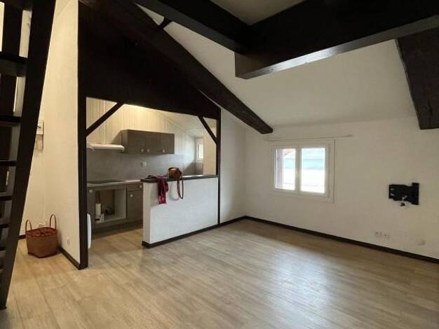 Duplex à louer 550 € 2 pièces 1 chambre 42 m² Étage 1/2 Centre Ville Mont-de-Marsan 40000
