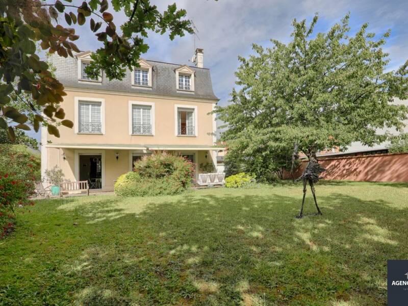 Maison à vendre, 241m², SAINT MAUR DES FOSSES