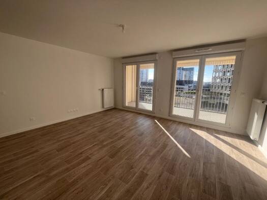 Appartement à louer 1 410 € 4 pièces 3 chambres 76 m² 6ème étage Prefecture Bobigny 93000