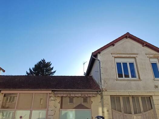 Immeuble à vendre 117 000 € 68 m² St Yorre 03270