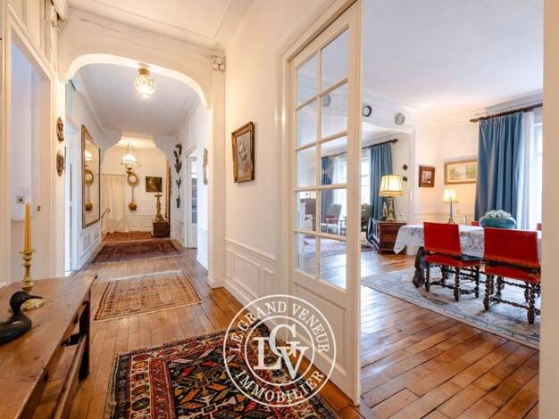 Appartement à vendre 1 000 000 € 7 pièces 5 chambres 174,7 m² 2ème étage Ville Sud Ouest Fontainebleau 77300