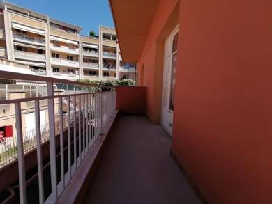 Appartement à louer 760 € 1 pièce 25 m² Saint-André-de-la-Roche 06730