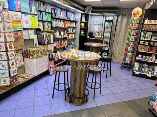 Boutique à vendre Fonds de commerce 163 000 € 330 m² de surface de vente Bourbonne-les-Bains 52400