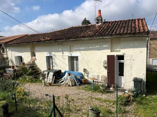 Maison de plain-pied à vendre 55 000 € 2 pièces 1 chambre 56 m² 162 m² de terrain Ruffec 16700