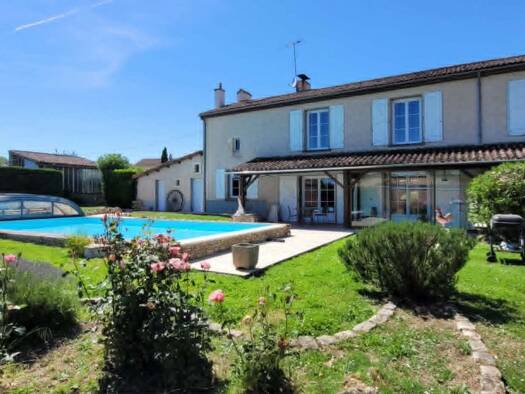 Maison à vendre 389 000 € 7 pièces 6 chambres 206,13 m² 1 897 m² de terrain Béruges 86190