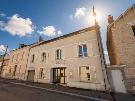 Immeuble à vendre 599 000 € 292 m² Rive du Loing Nemours 77140