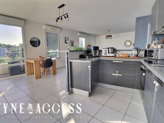 Appartement à vendre 229 900 € 4 pièces 2 chambres 80 m² Étage 3/4 Centre-Max Barel-Centre Nord Vénissieux 69200