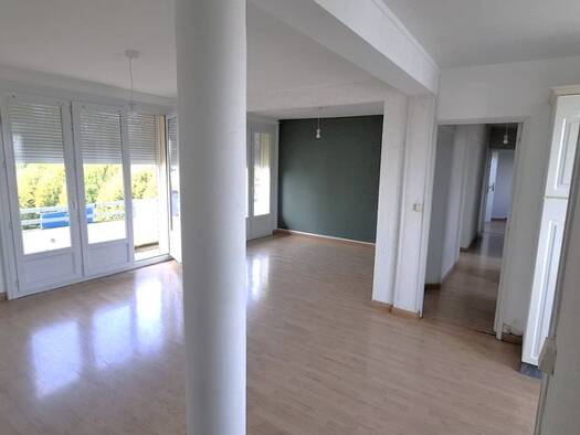 Appartement à vendre 49 500 € 5 pièces 3 chambres 79 m² Étage 4/4 Europe-Remicourt Saint-Quentin 02100