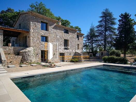 Villa à vendre 3 900 000 € 9 pièces 5 chambres 324 m² 270 000 m² de terrain Les Arcs 83460