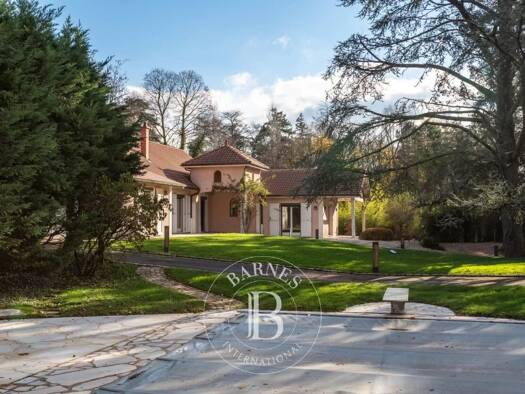 Maison à vendre 1 460 000 € 9 pièces 4 chambres 283,6 m² 4 652 m² de terrain Le-Perollier Écully 69130