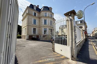 Appartement à louer 840 € 2 pièces 1 chambre 39 m² Dernier étage, Étage 3/3 Les Lycées-La Forêt-Le Château Chantilly 60500
