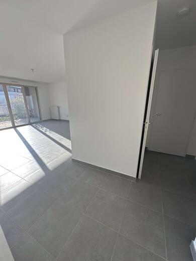 Appartement à louer 1 017 € 3 pièces 2 chambres 70,7 m² RDC/1 Allonzier la Caille 74350