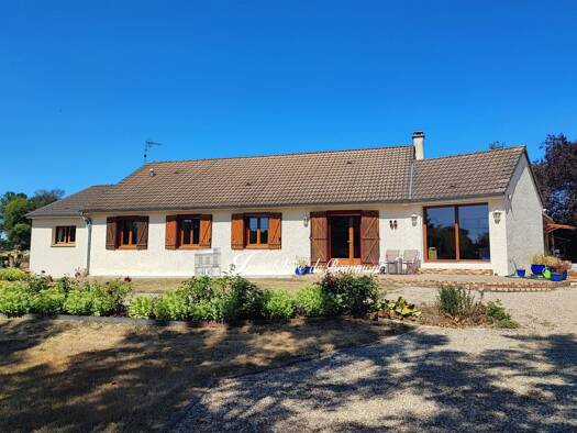 Maison de plain-pied à vendre 283 000 € 8 pièces 5 chambres 152 m² 2 661 m² de terrain Bernay 27300