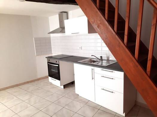 Appartement à louer 585 € 2 pièces 1 chambre 33,4 m² Étage 2/3 Saint-Maximin-la-Sainte-Baume 83470