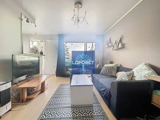 Appartement à vendre 145 000 € 1 pièce 36 m² Étage 1/6 Justice-Heuruelles Cergy 95000