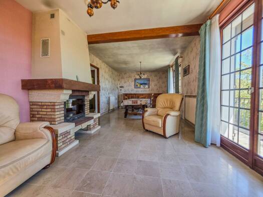 Maison à vendre 238 000 € 6 pièces 4 chambres 122 m² 930 m² de terrain Le Val d'Hazey 27940