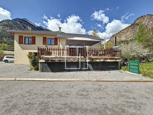 Maison à vendre 435 000 € 5 pièces 4 chambres 100 m² 757 m² de terrain Jausiers 04850